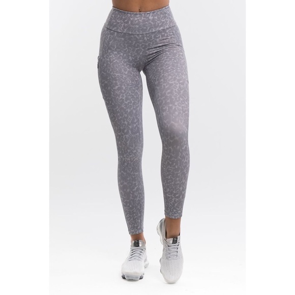 Echt Wild Pocket Leggings - Picture 3 of 15